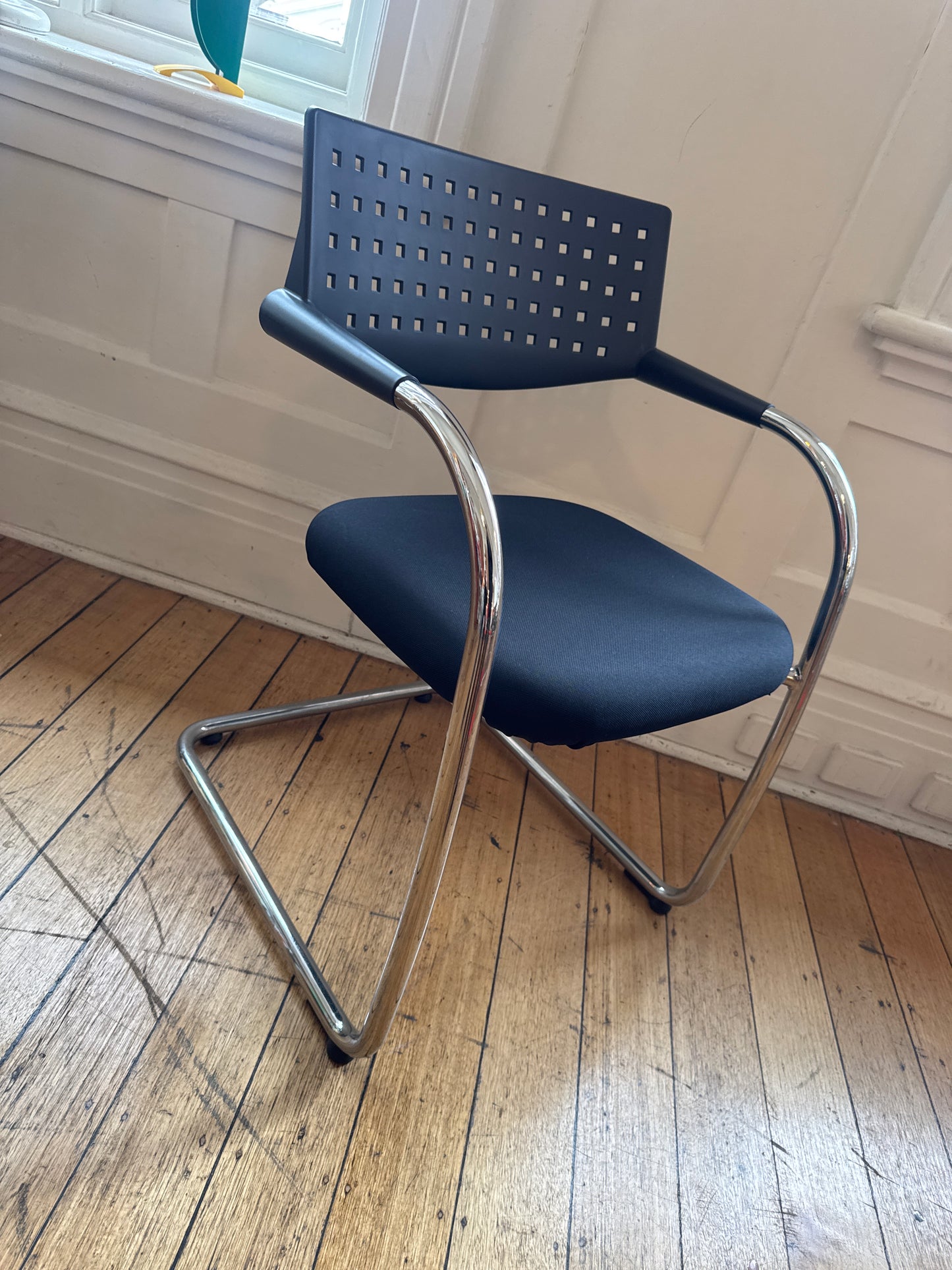 VITRA TAKEOVER / Visavis Chair by Antonio Citterio, 1997 - Basic Dark Black