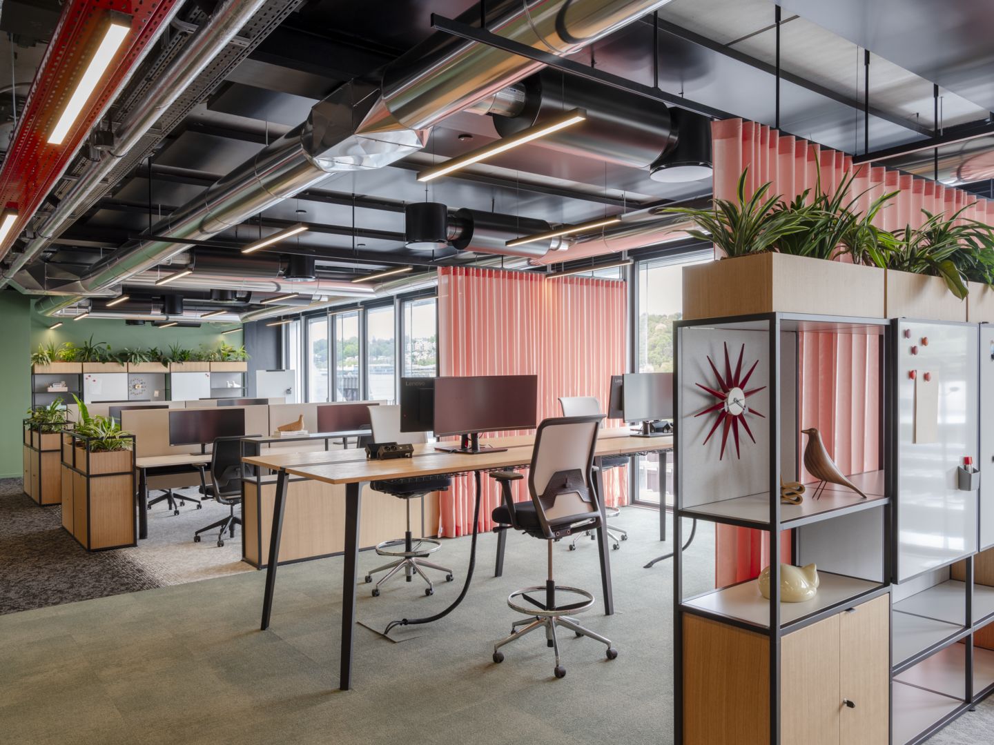 VITRA / Sunburst Clock by George Nelson - Red