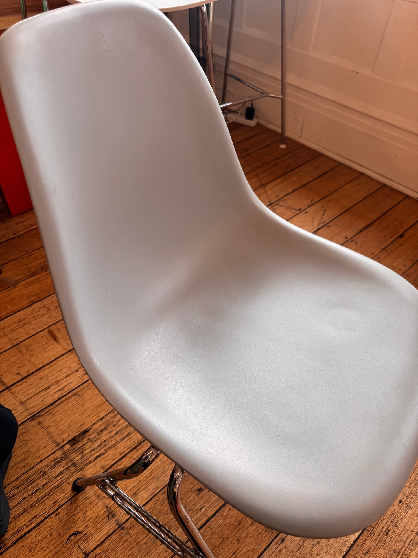 VITRA TAKEOVER / Eames Plastic Side Chair RE DSS, 1950 - Grey