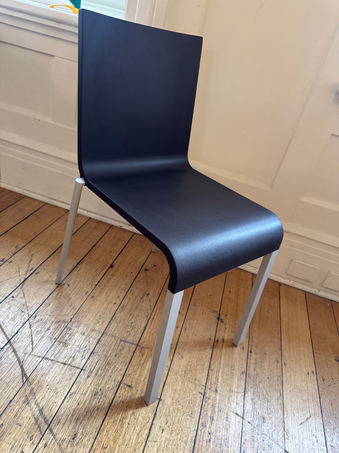 VITRA TAKEOVER / .3 Chair by Maarten Van Severen - Basic Dark