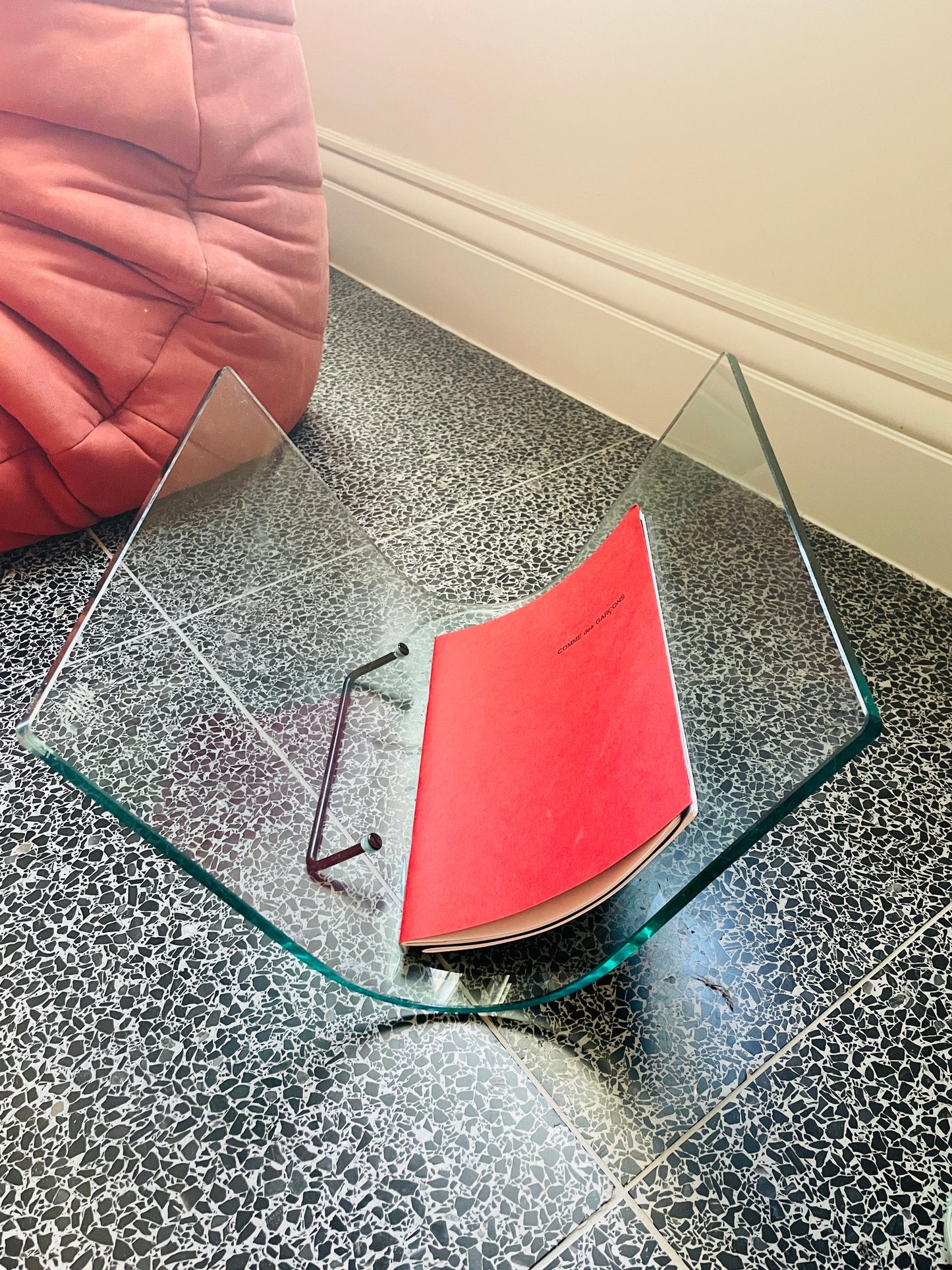 FIAM ITALIA / Glass Portarviste Magazine Holder by Vittorio Livi