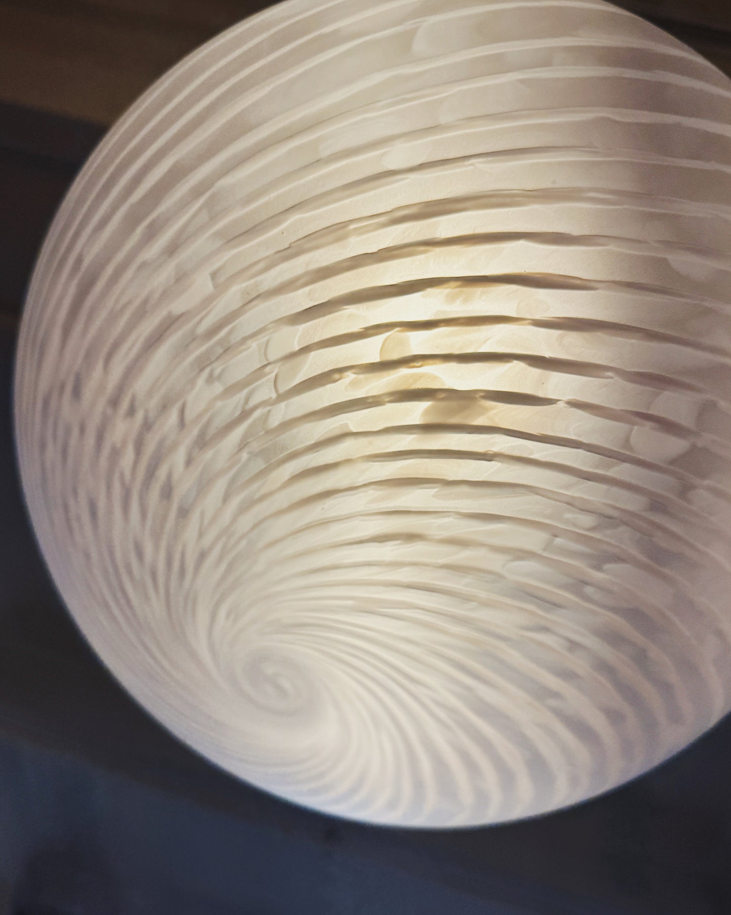 VINTAGE / Frosted Glass Swirl Ball Light
