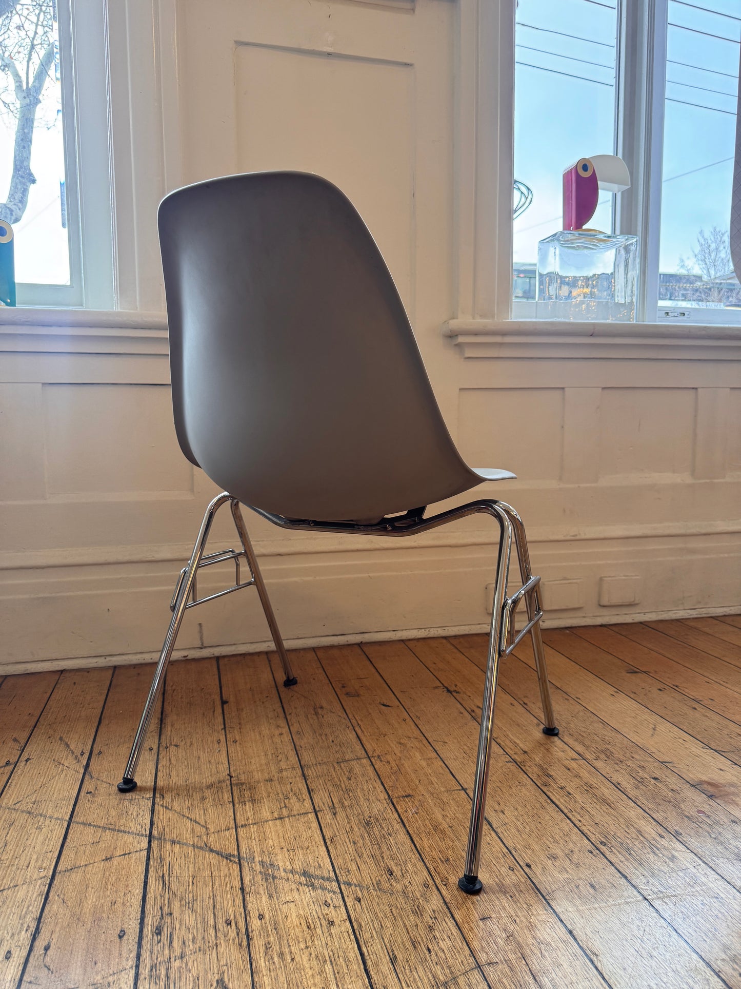 VITRA TAKEOVER / Eames Plastic Side Chair RE DSS, 1950 - Grey