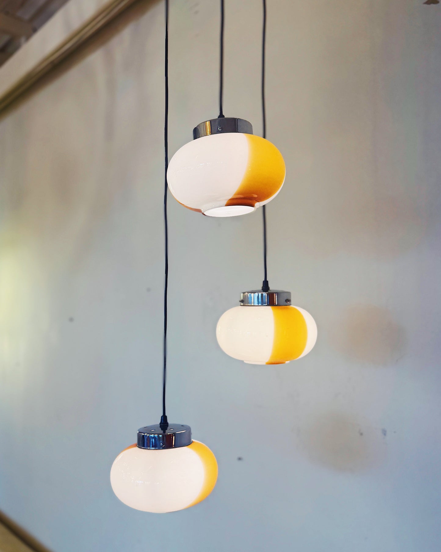 1970s VINTAGE / Amber Swirl 3-Tier Cascading Pendant