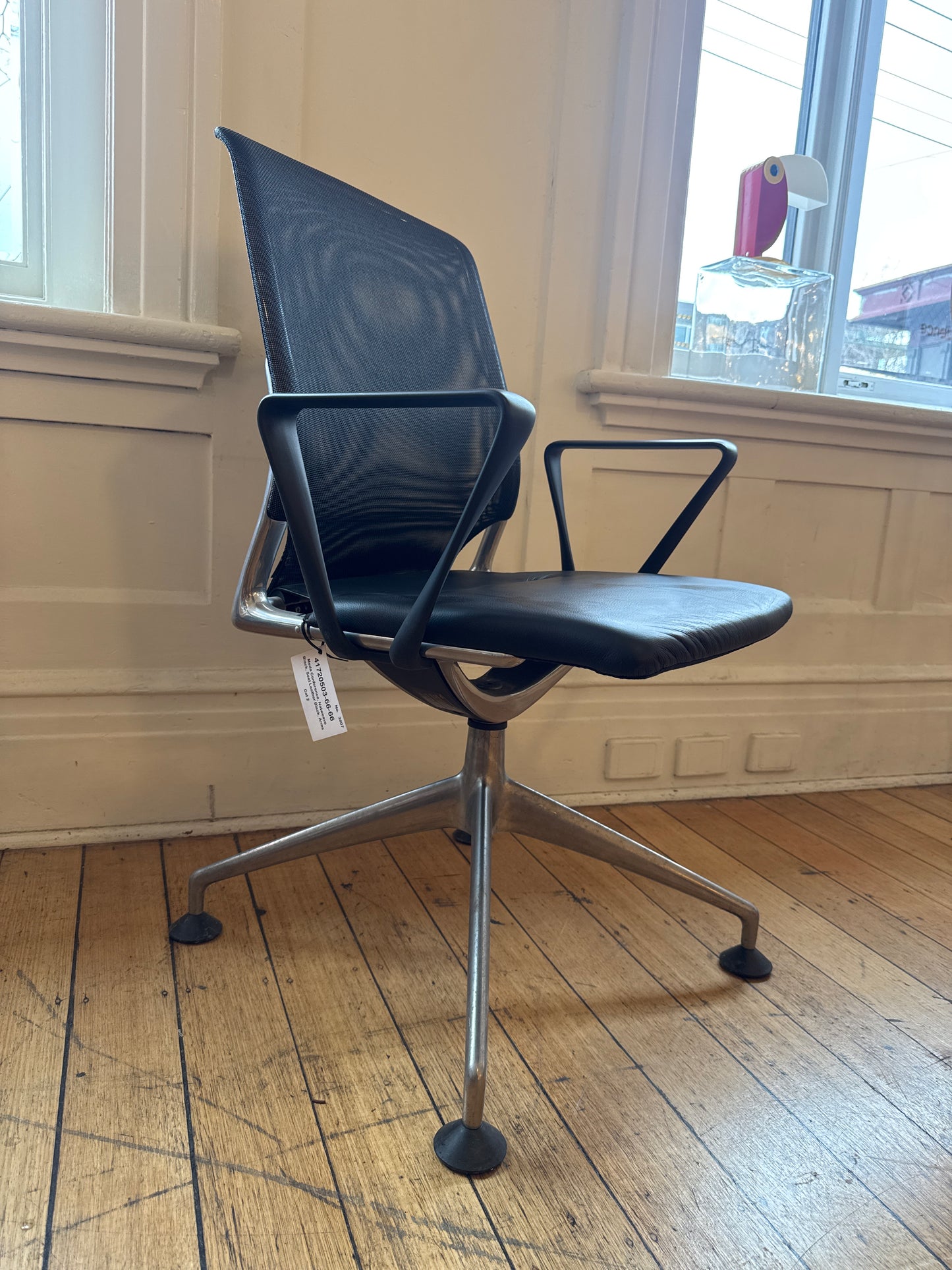 VITRA TAKEOVER / Physix Chair by Alberto Meda - Leather Black