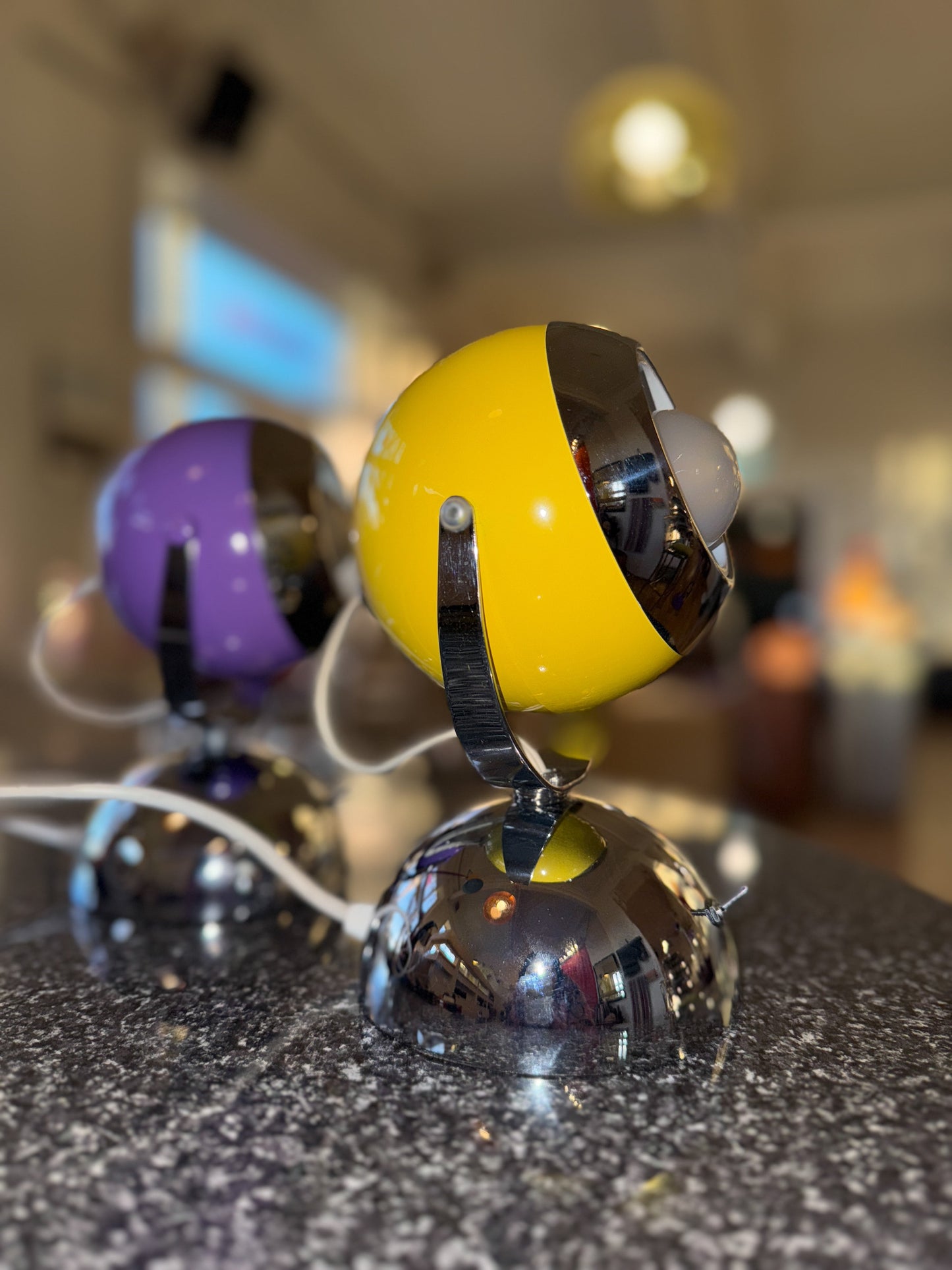 SPACE AGE / 1960s Eyeball Lamp