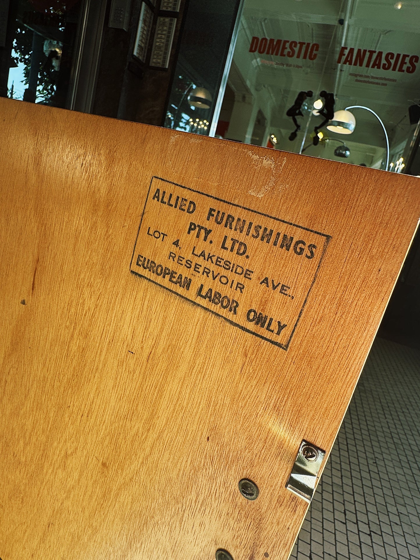 VINTAGE / Burl Wood Veneer Bedside Tables
