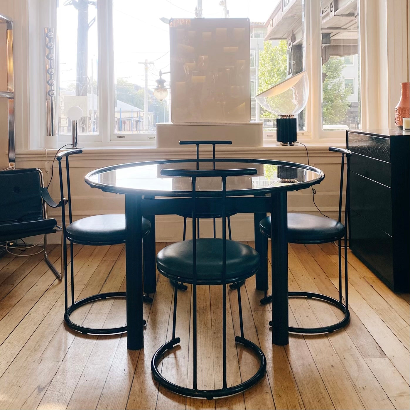 POST MODERN / 1980s Tubular Dining Table in Black/Smoke