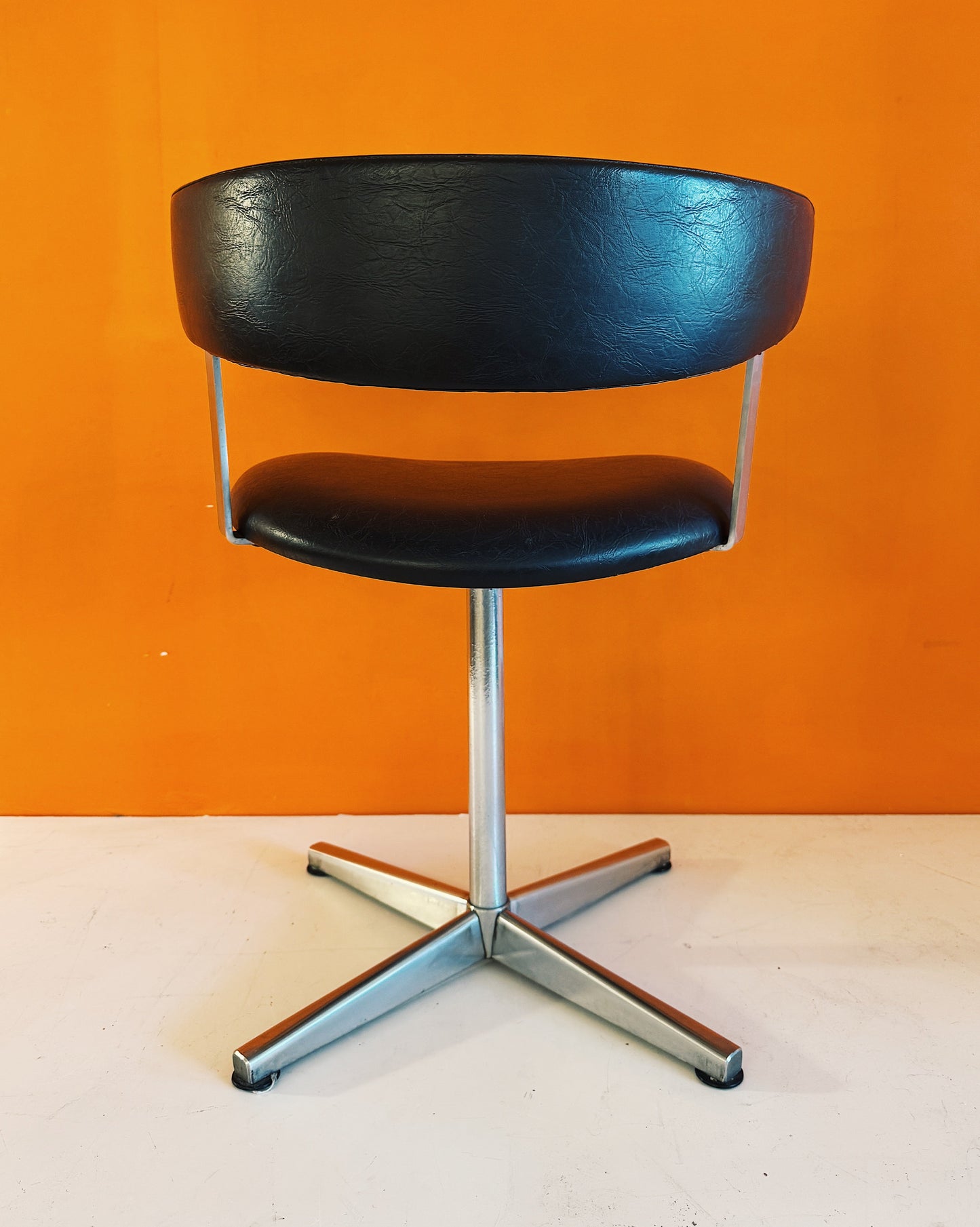 VINTAGE / Heavy Steel Base Vinyl Chairs