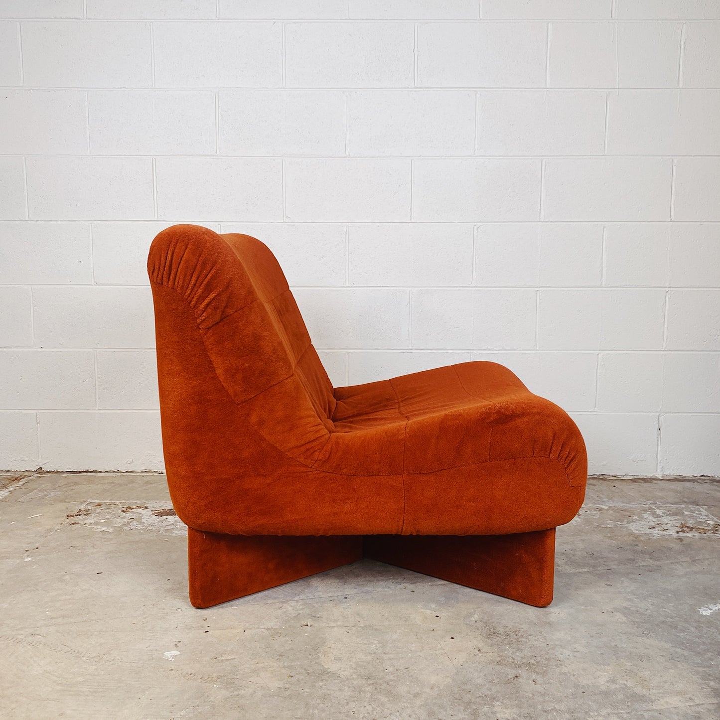 FANTASY #176 / Cross Base 70's Sofa Chair - Rust