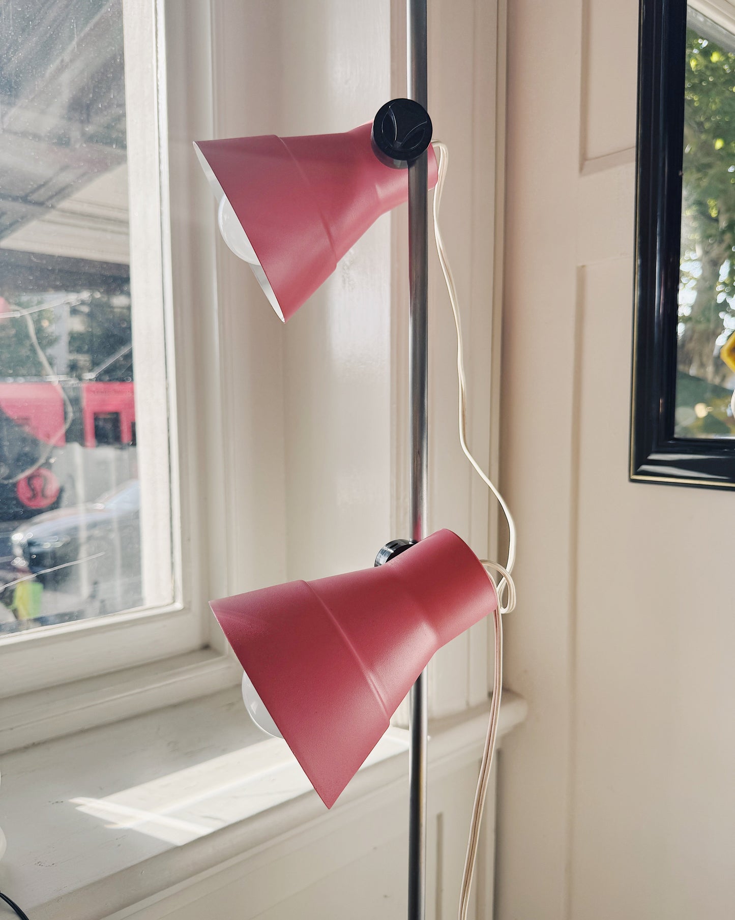 VINTAGE / DUAL HEAD PINK LAMP