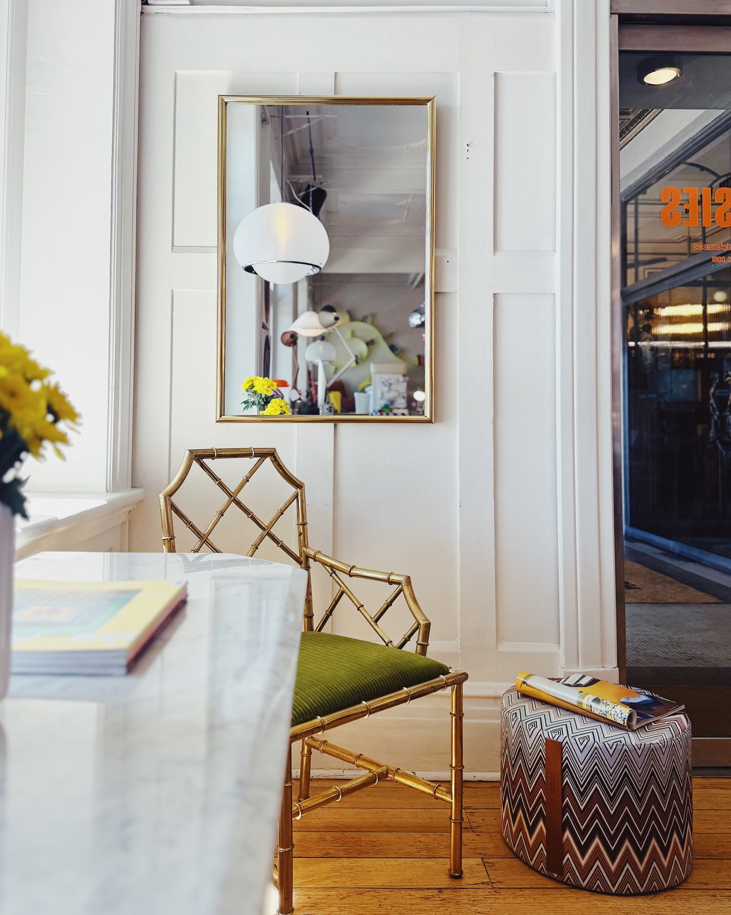 VINTAGE / Gold Frame Mirror