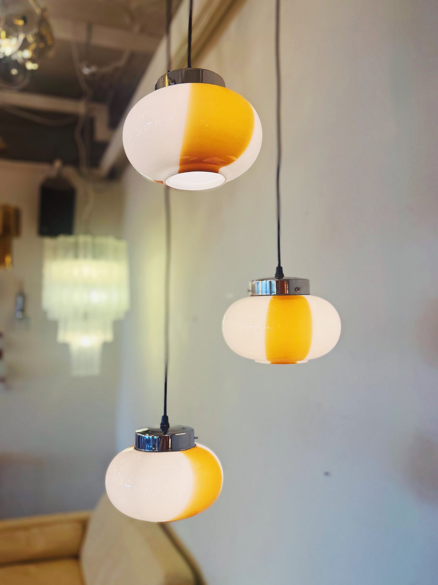 1970s VINTAGE / Amber Swirl 3-Tier Cascading Pendant