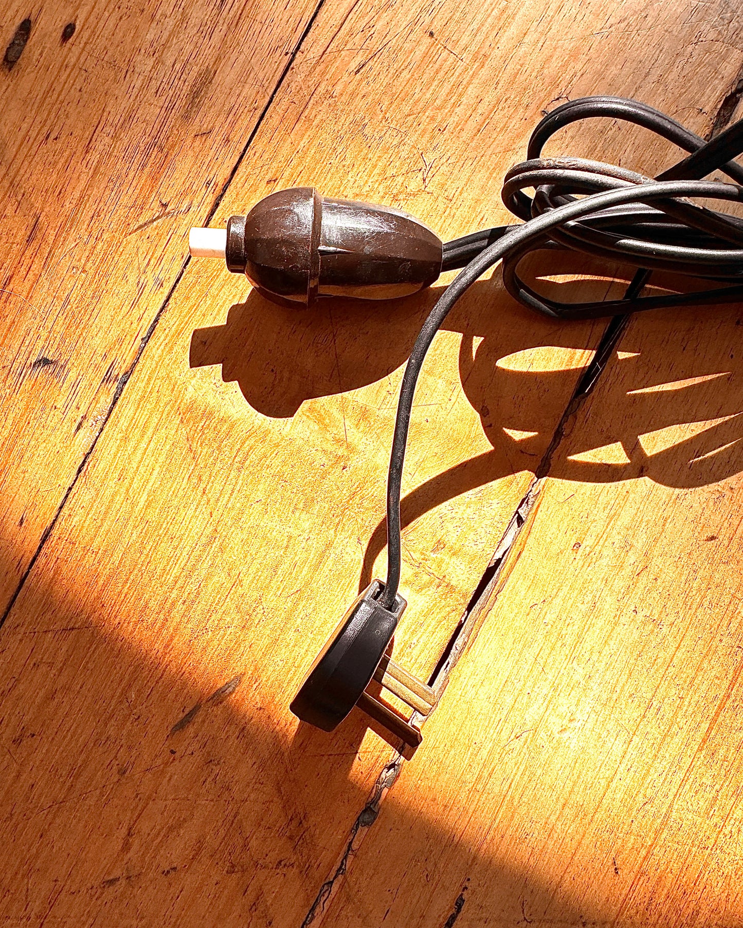 VINTAGE / Scissor Wall Lamp - Burgundy