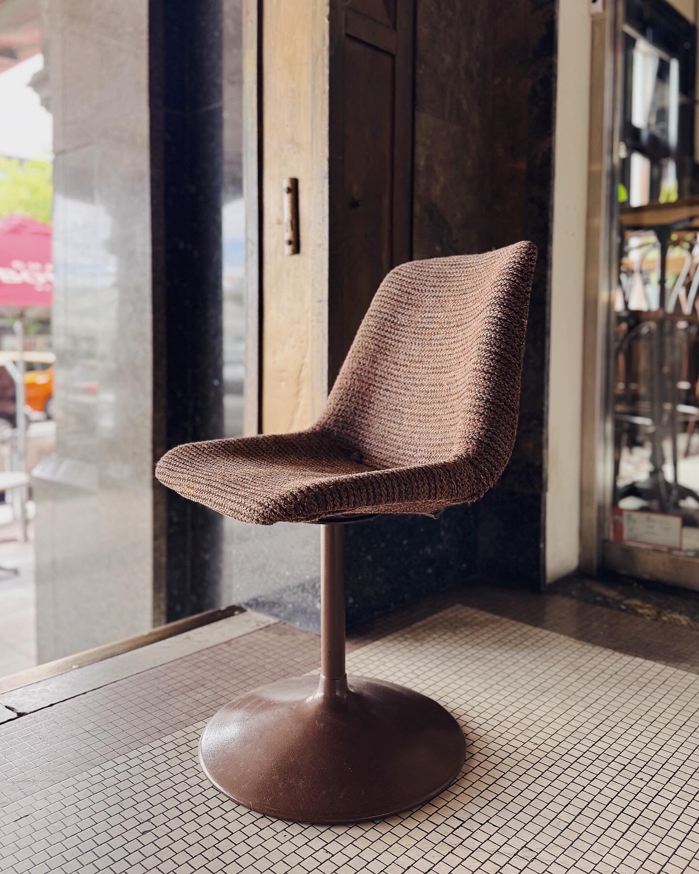 VINTAGE / KNITTED DINING CHAIRS W/TULIP BASE