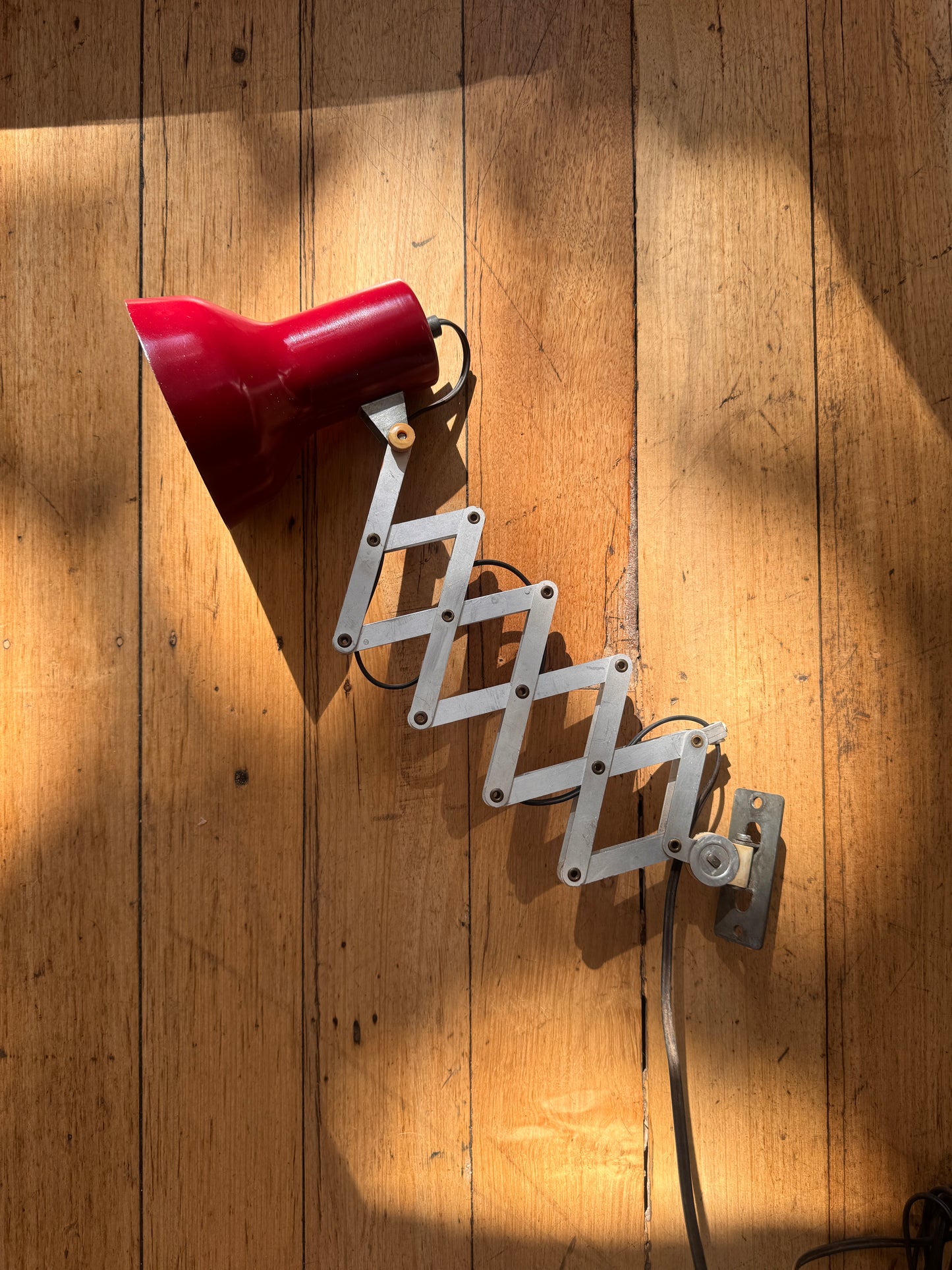 VINTAGE / Scissor Wall Lamp - Burgundy