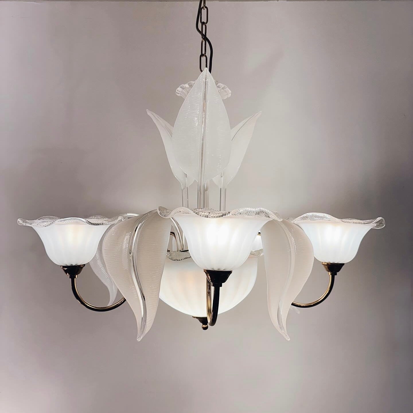 MURANO / 1980s Venetian Milky Glass Chandelier