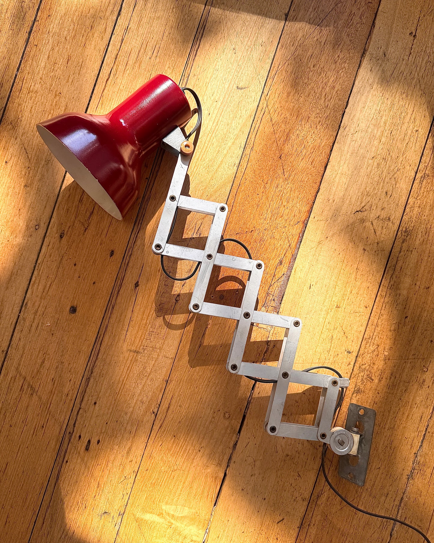 VINTAGE / Scissor Wall Lamp - Burgundy
