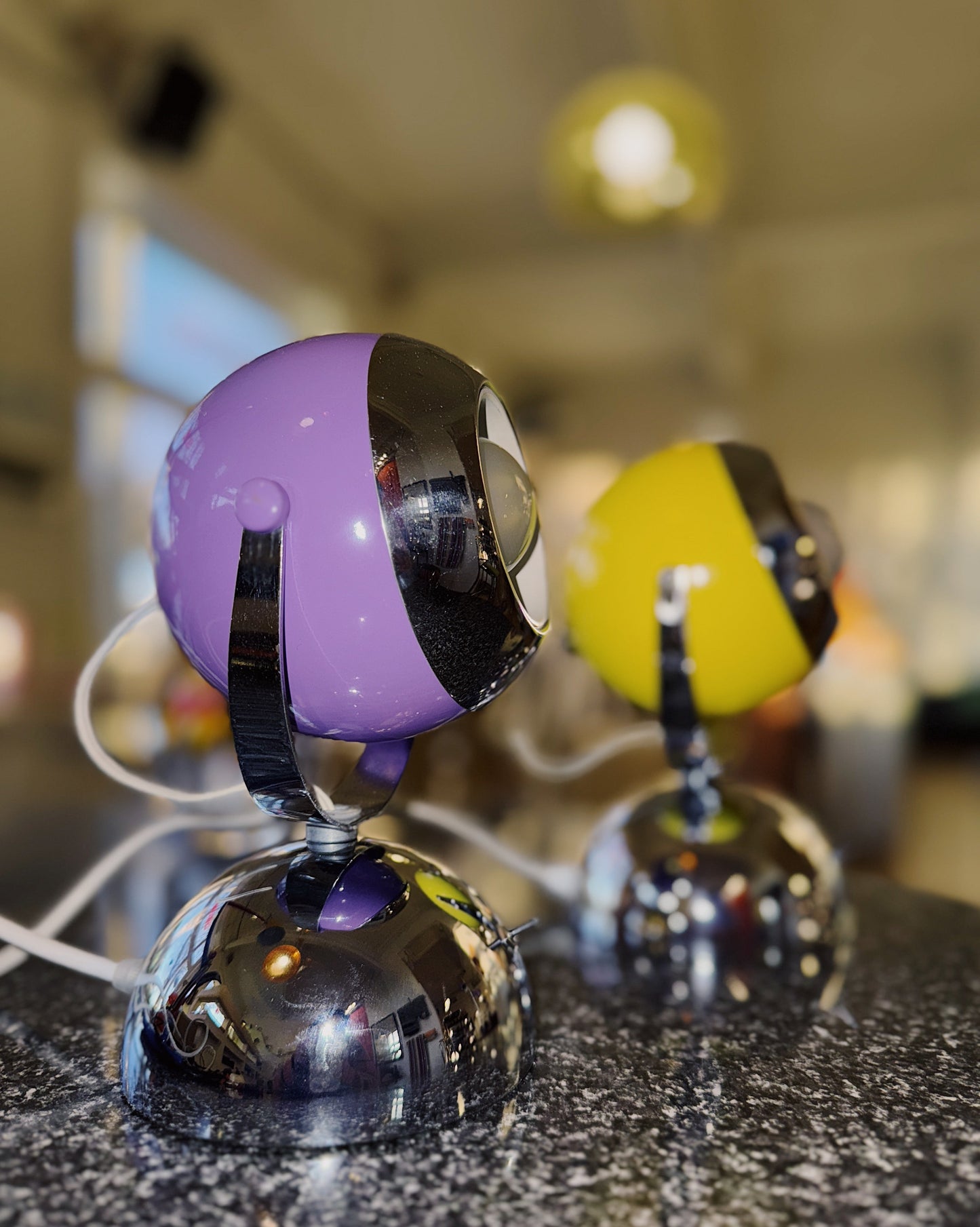 SPACE AGE / 1960s Eyeball Lamp - Purple