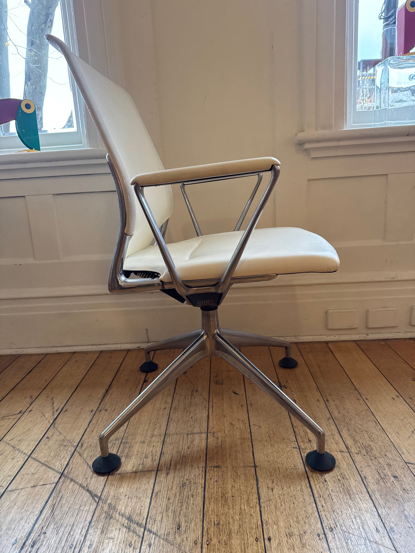 VITRA TAKEOVER / Physix Chair by Alberto Meda - Leather White