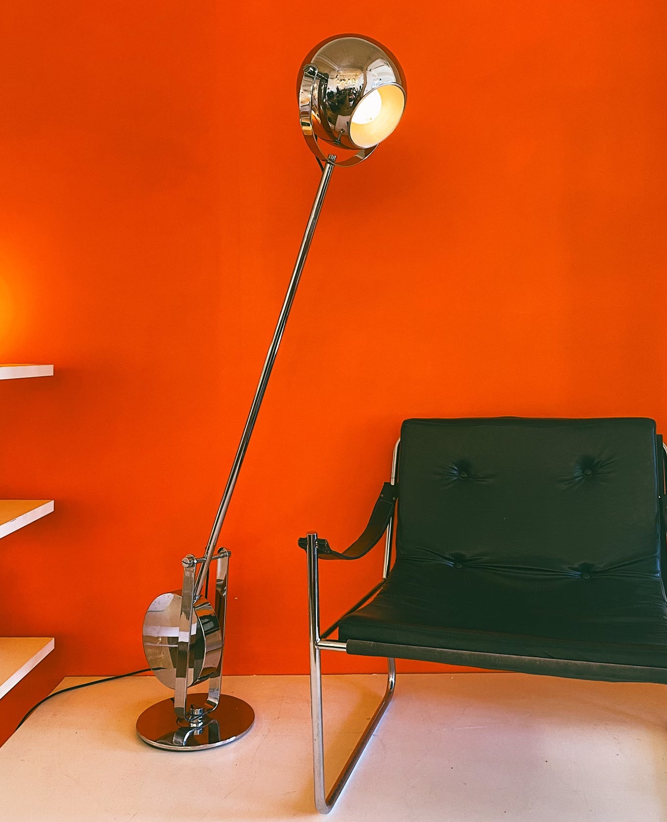 VINTAGE ITALIA/ 1970s Oversized Pendulum Eyeball Lamp