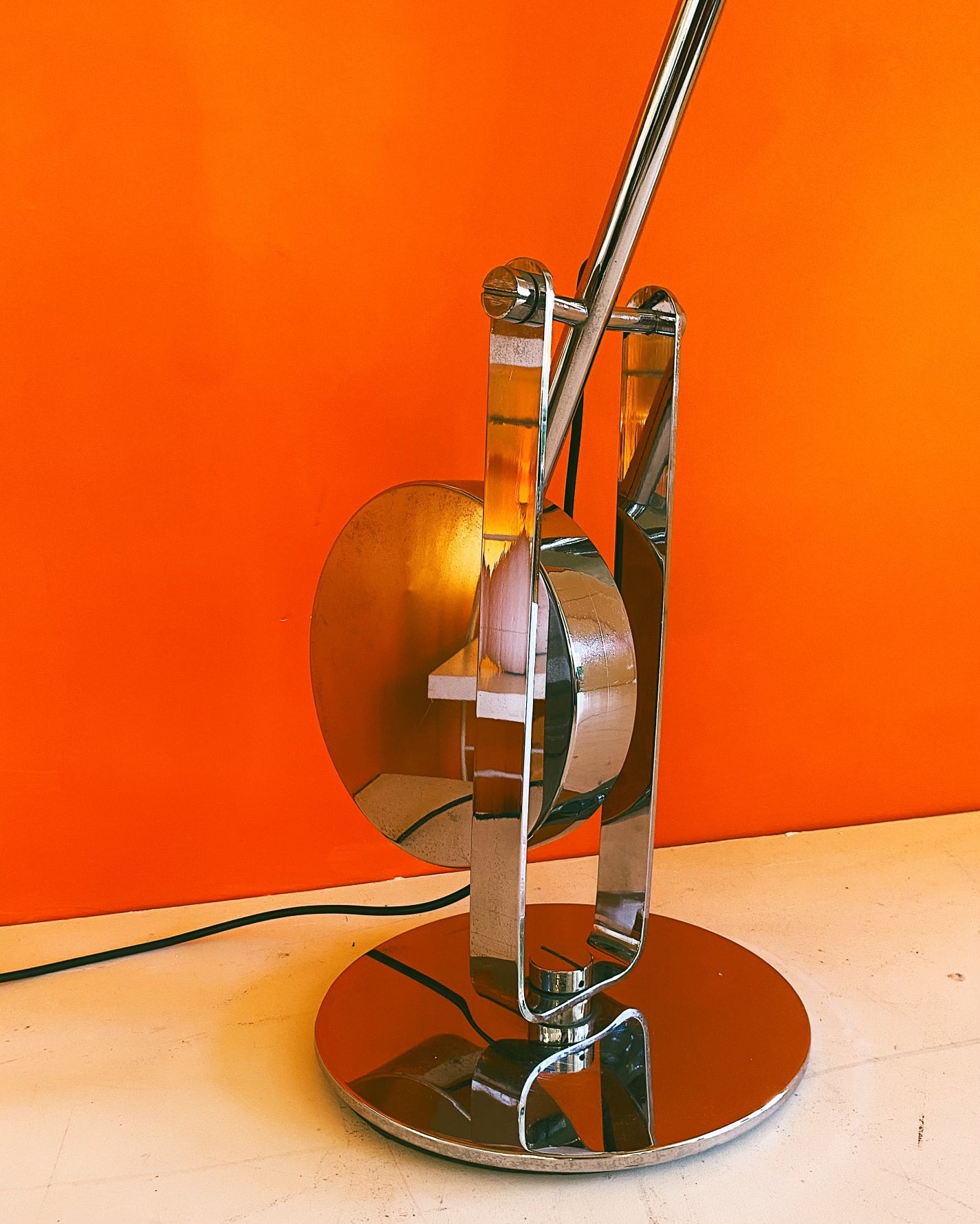 VINTAGE ITALIA/ 1970s Oversized Pendulum Eyeball Lamp