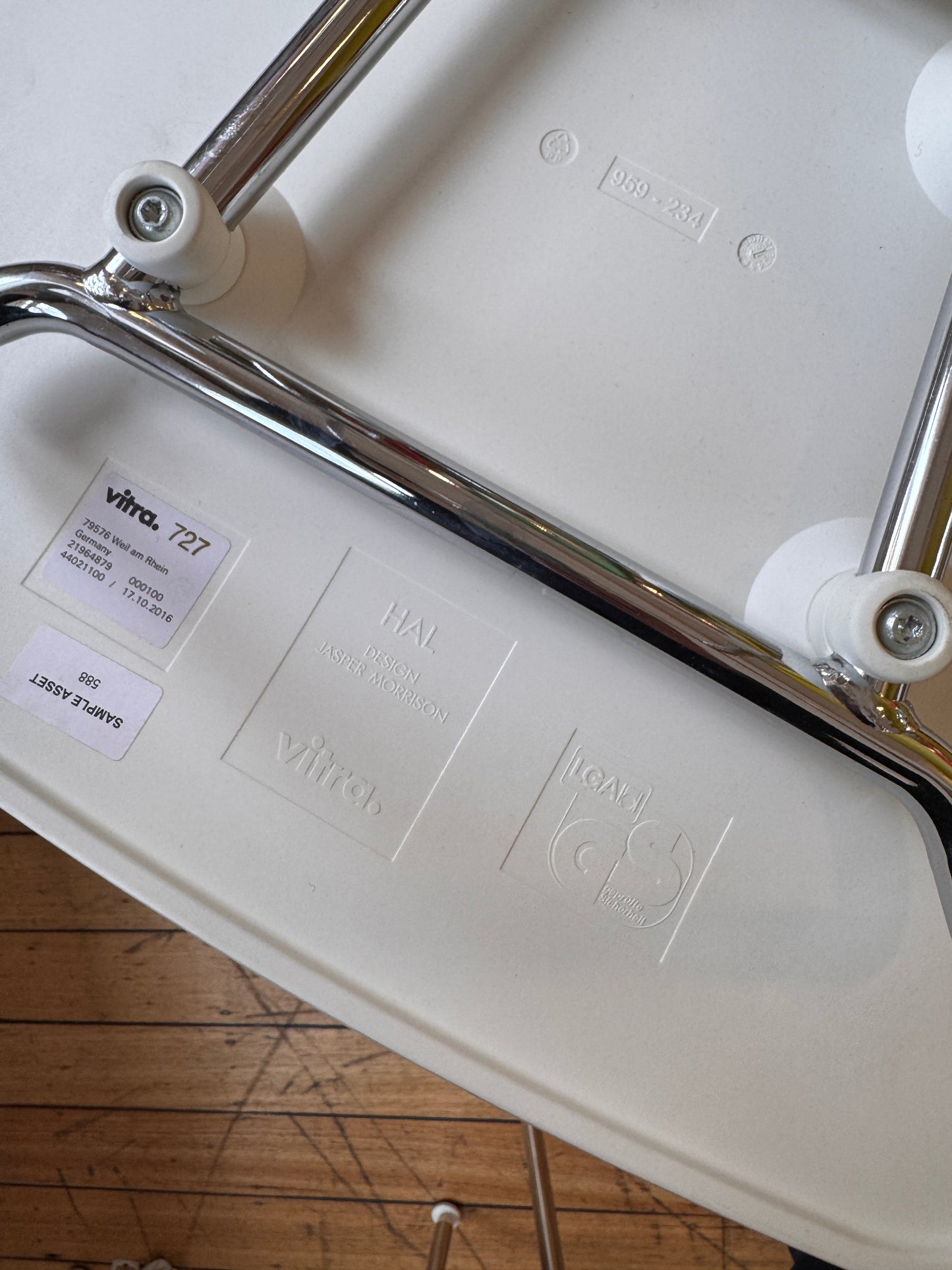 VITRA TAKEOVER / Hal Stool by Jasper Morrison, 2010/2014 - White