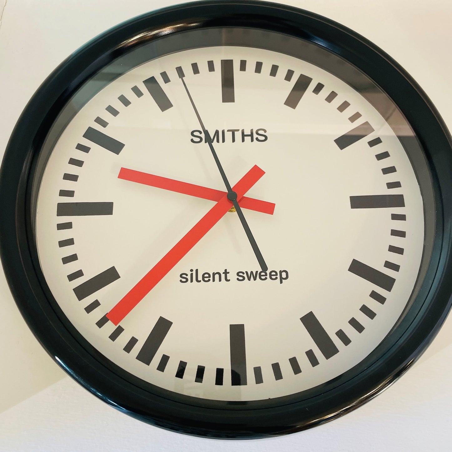 SMITHS / Silent Sweep Swiss Station Clock