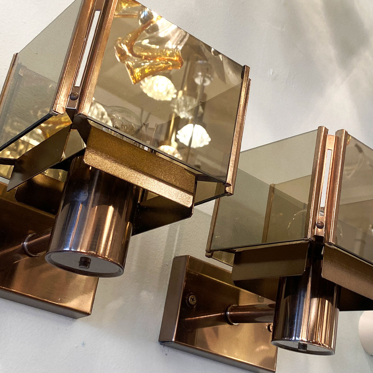 KEMPTHORNE / Bronze Mirrored Cube Sconces