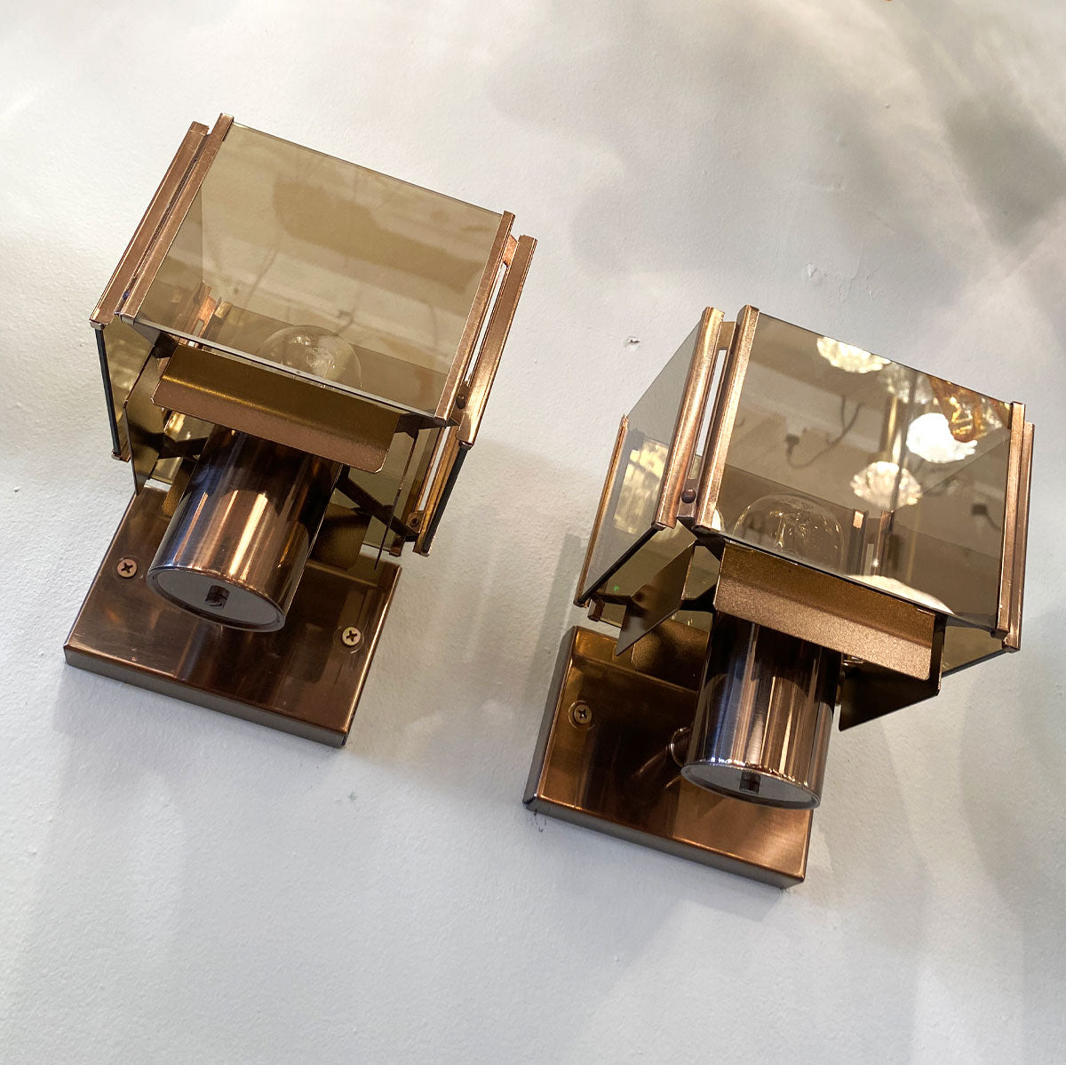 KEMPTHORNE / Bronze Mirrored Cube Sconces