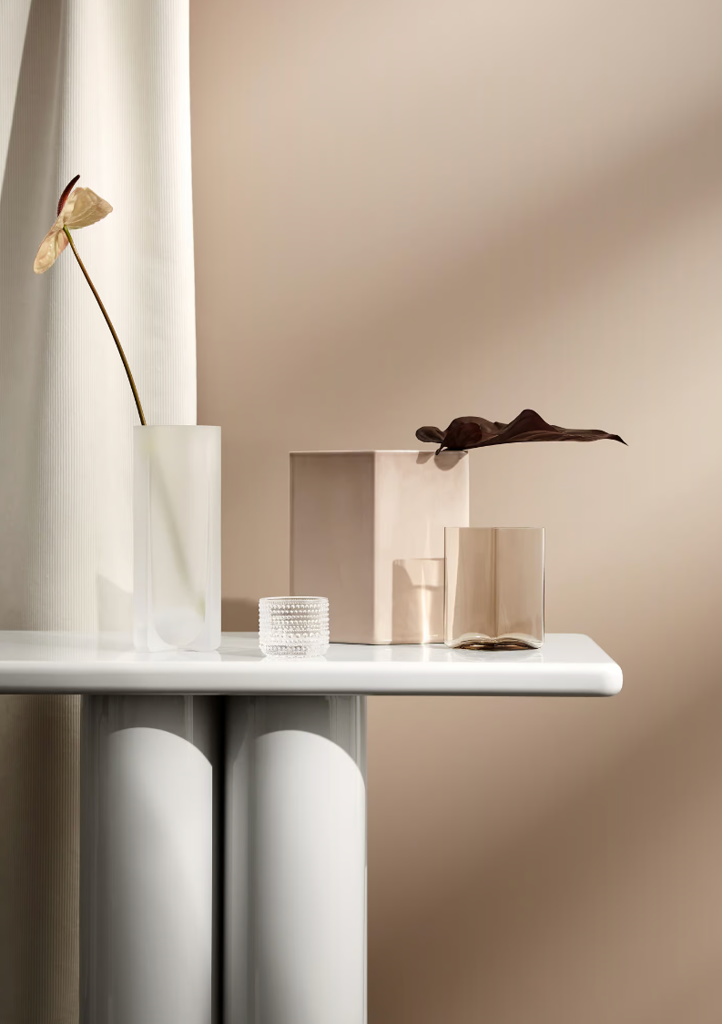 HC28 / Lacquer White BOLD Console by Frank Chou