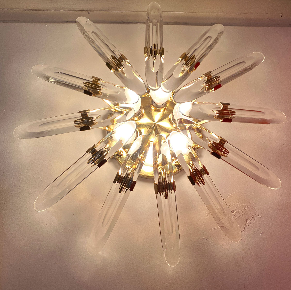 STILKRONEN / 1975 Italian Crystal and Brass Wall Lamp by Oscar Torlasco