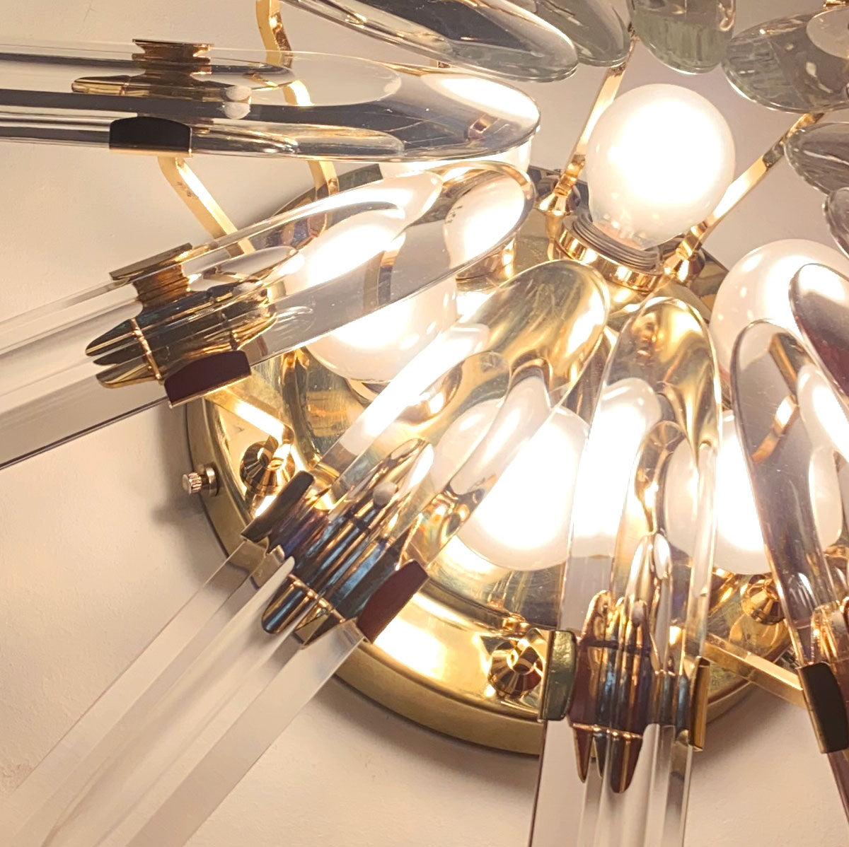 STILKRONEN / 1975 Italian Crystal and Brass Wall Lamp by Oscar Torlasco