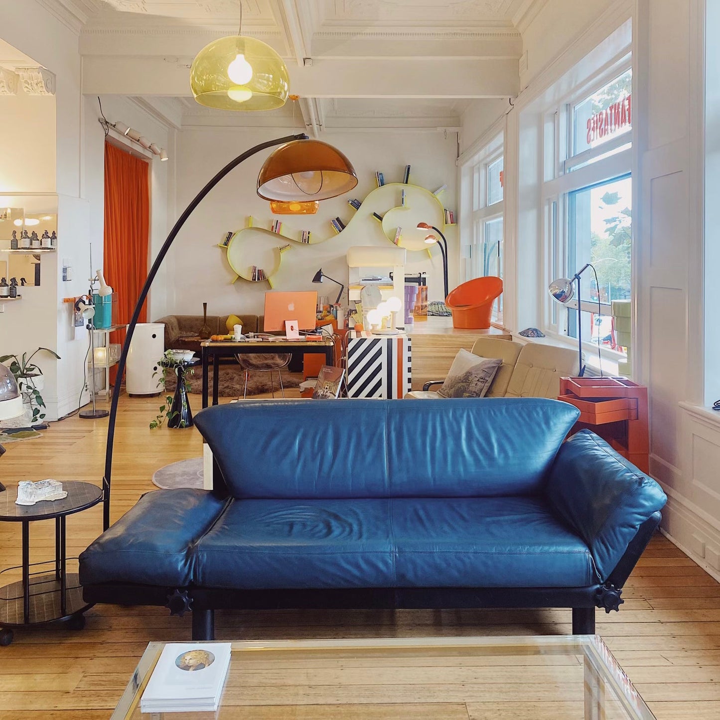 FANTASY #282 / Artifex Post Modern Day & Night Leather Sofas