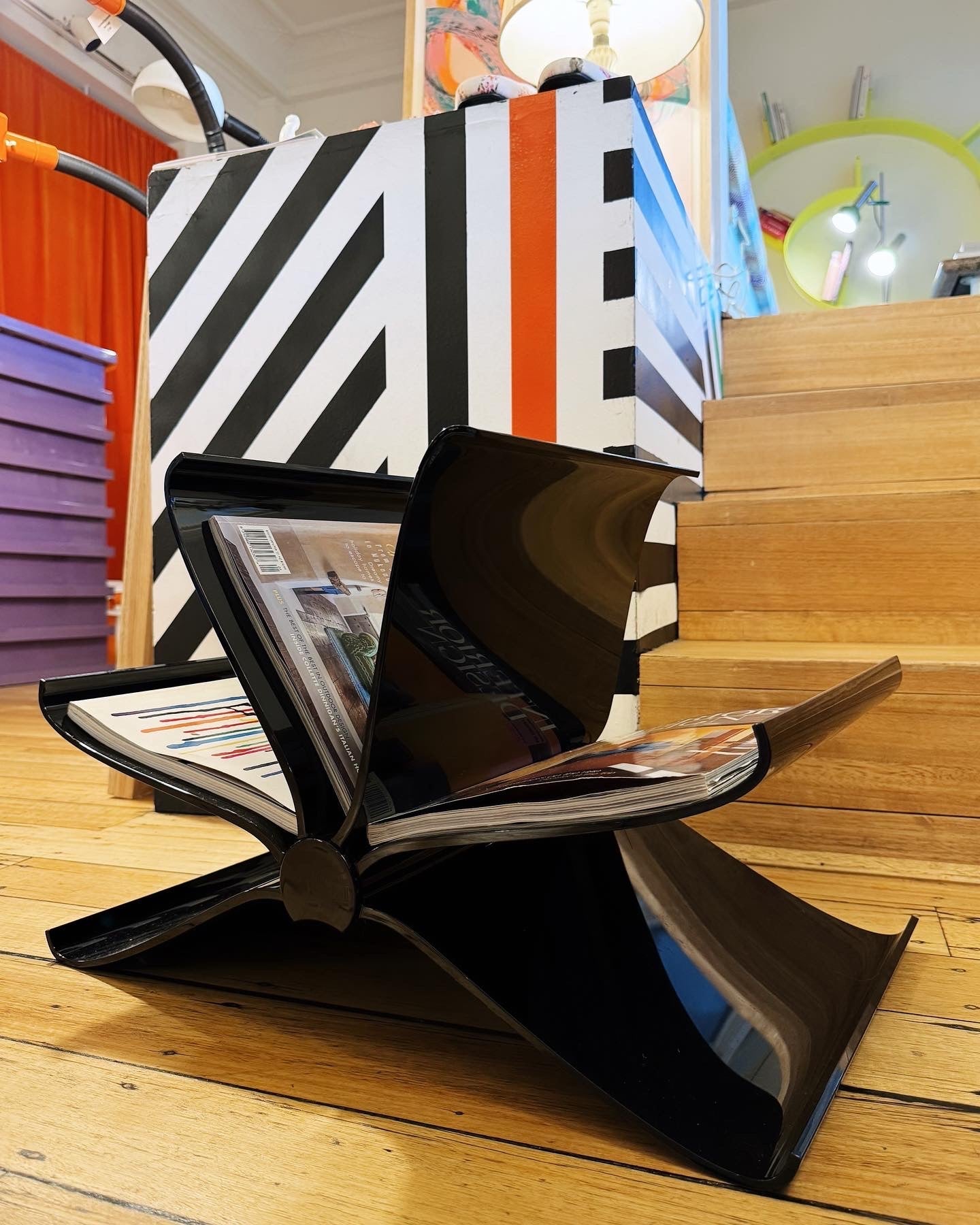 KARTELL / Front Page Black Magazine Rack