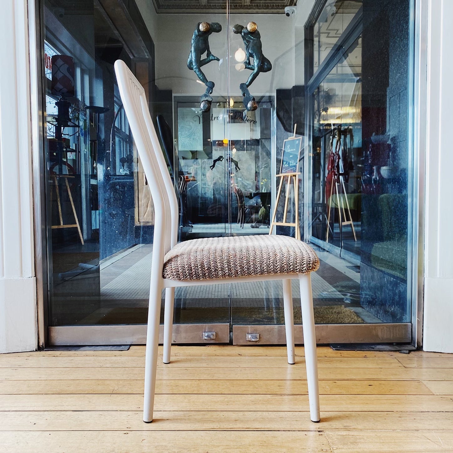 FANTASY #328 / Post Modern Cloudy Grey Tubular Dining Setting