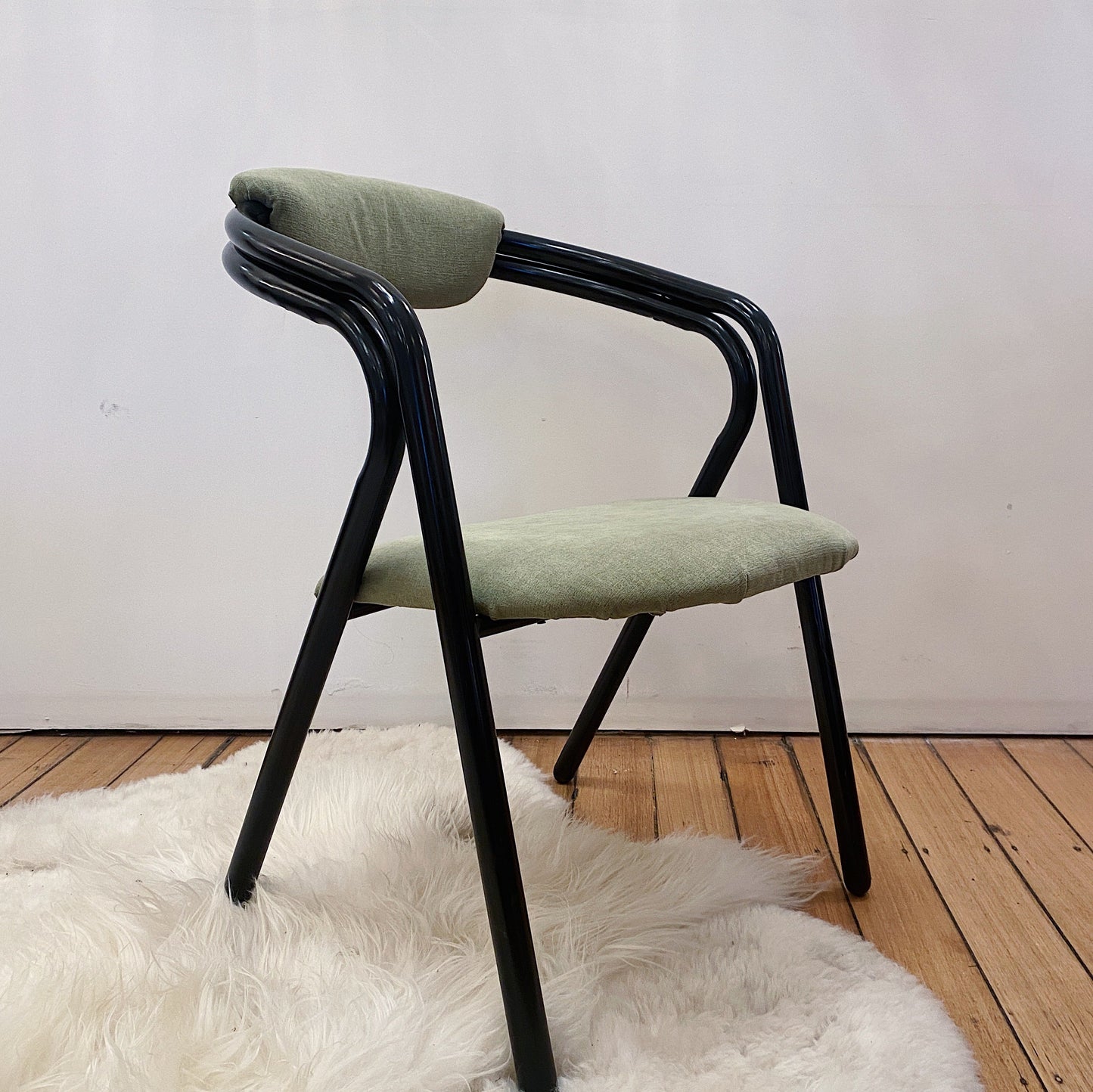 FANTASY #302 / Nero & Sage Curved Dining Setting