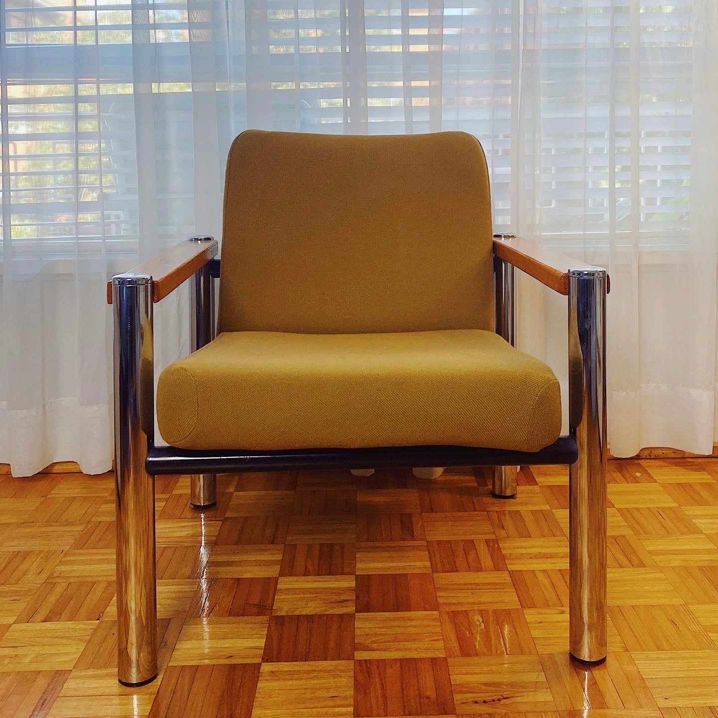 FANTASY #264 / Sebel Tubular Seat