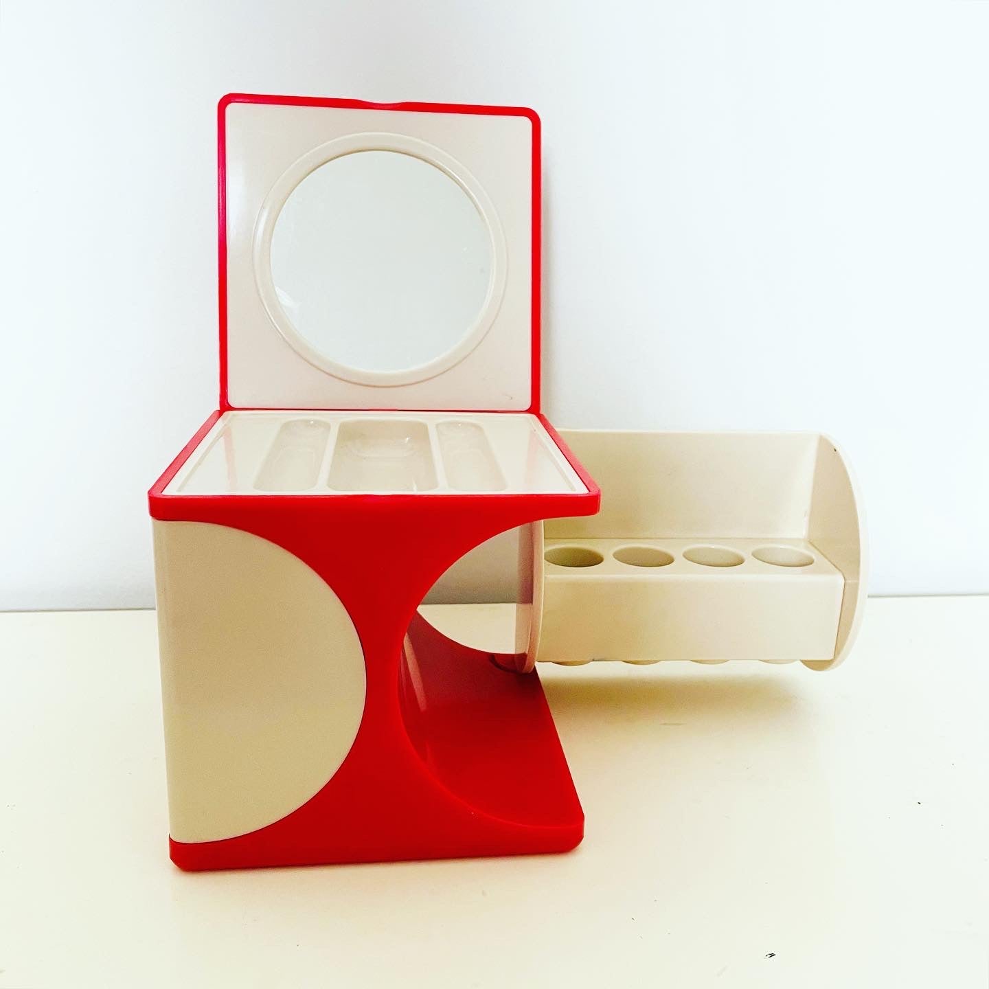 FANTASY #253 / 1970s Space Age Make-Up Cube