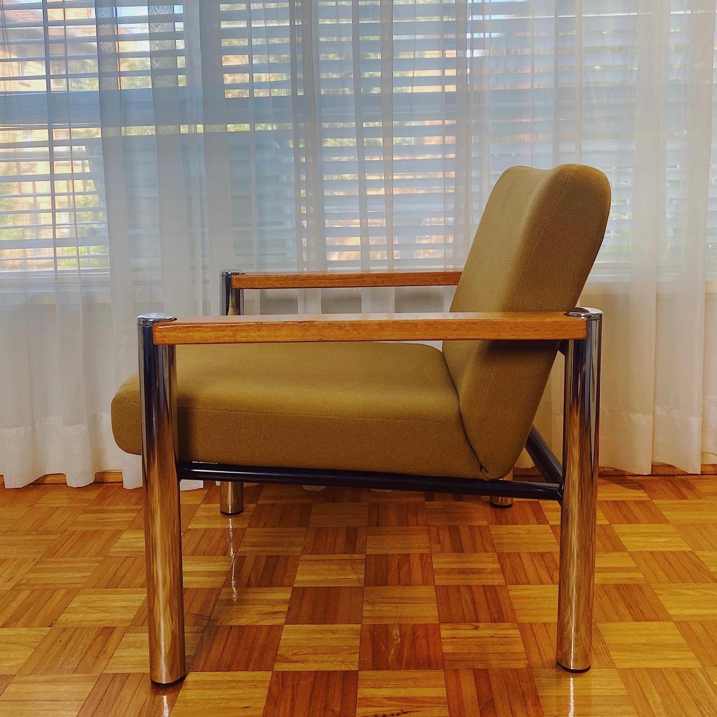FANTASY #264 / Sebel Tubular Seat