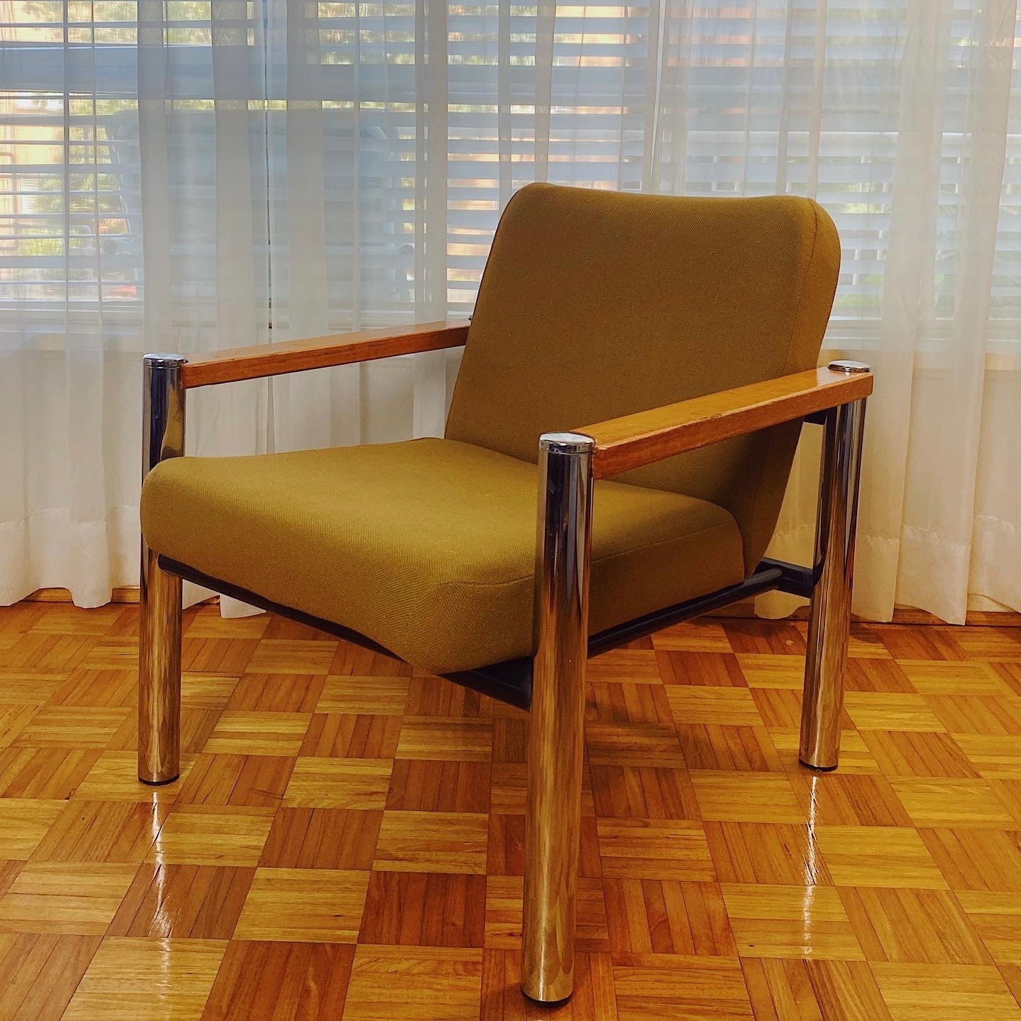 FANTASY #264 / Sebel Tubular Seat