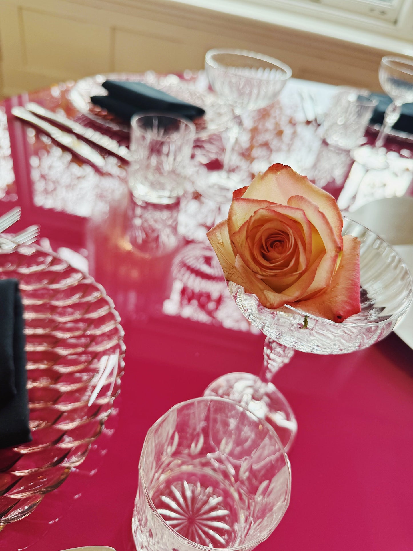 POST MODERN / Round Magenta Pink Glass Dining Table