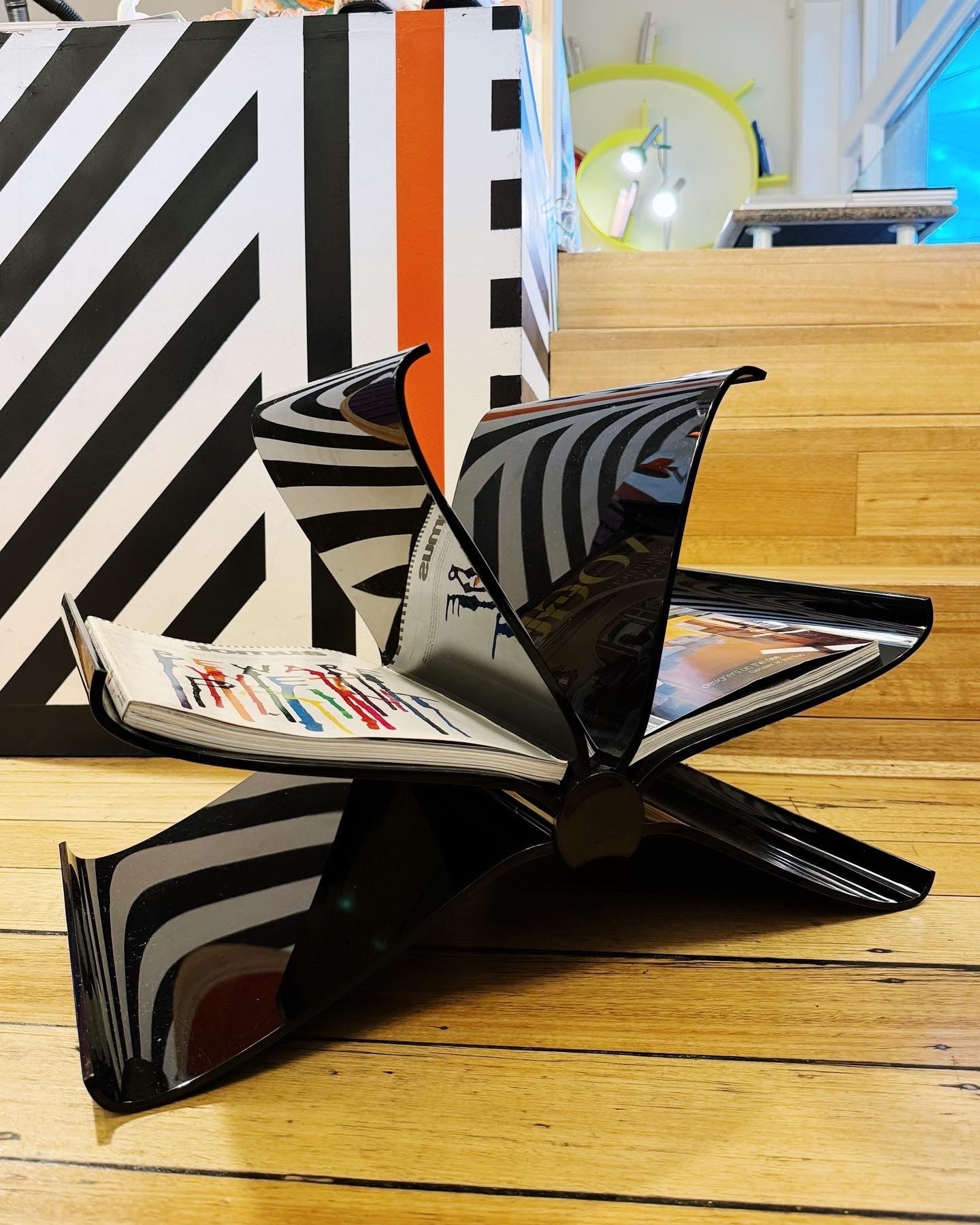 KARTELL / Front Page Black Magazine Rack