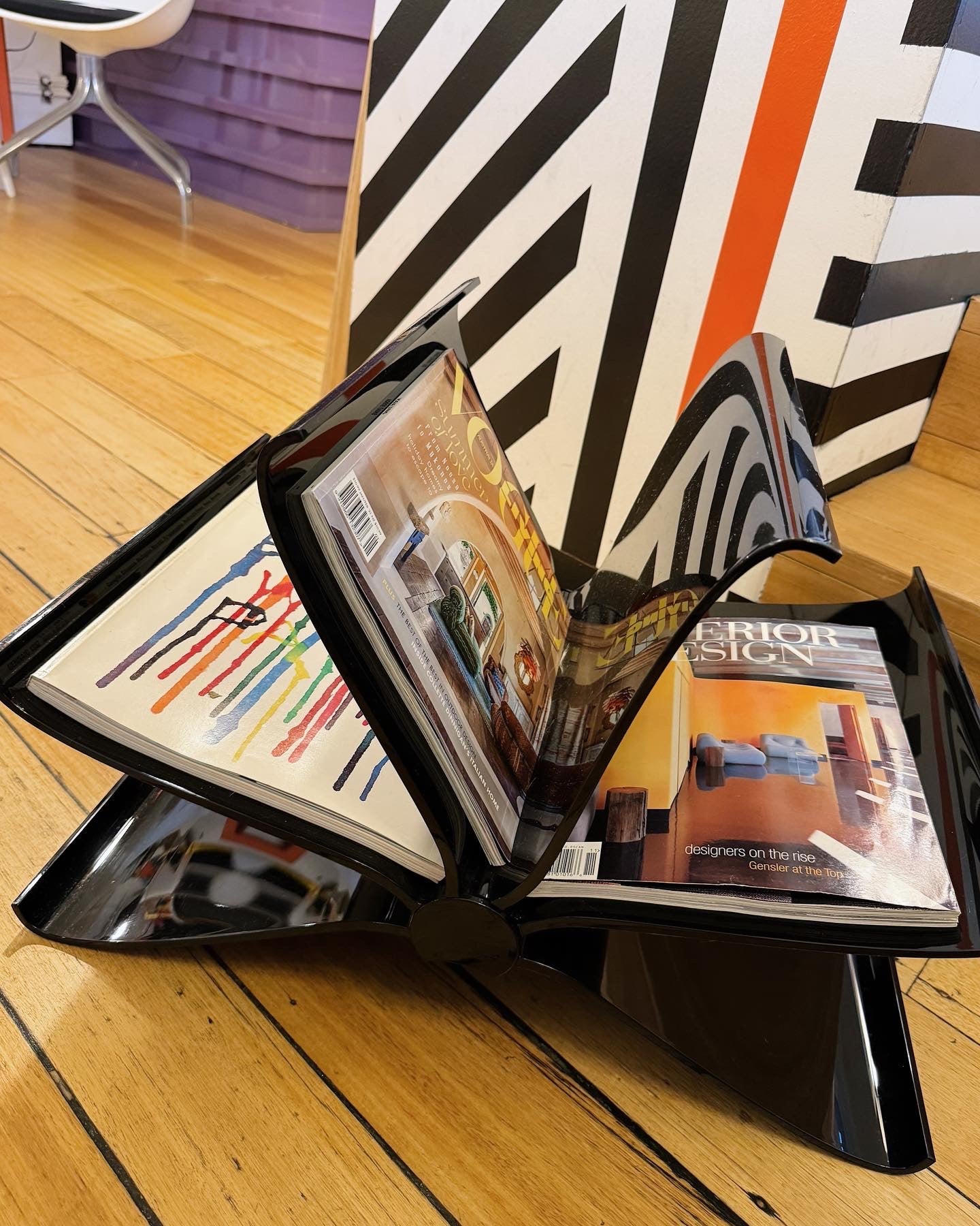 KARTELL / Front Page Black Magazine Rack
