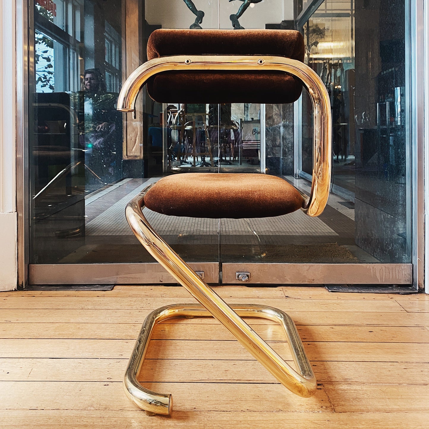 TUBEMASTERS / 1970’s Gold & Chocolate Tubular Paper Clip Chairs