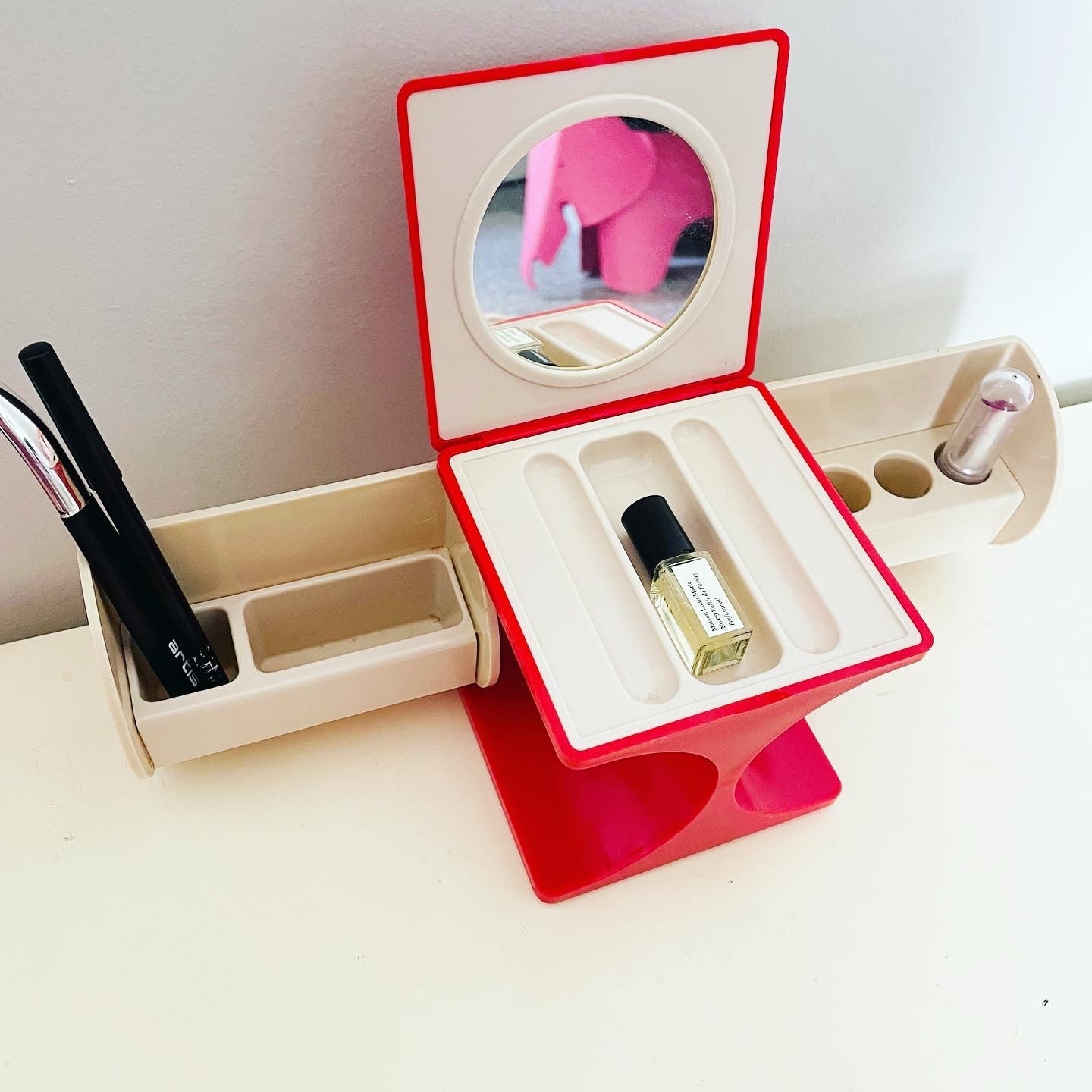 FANTASY #253 / 1970s Space Age Make-Up Cube