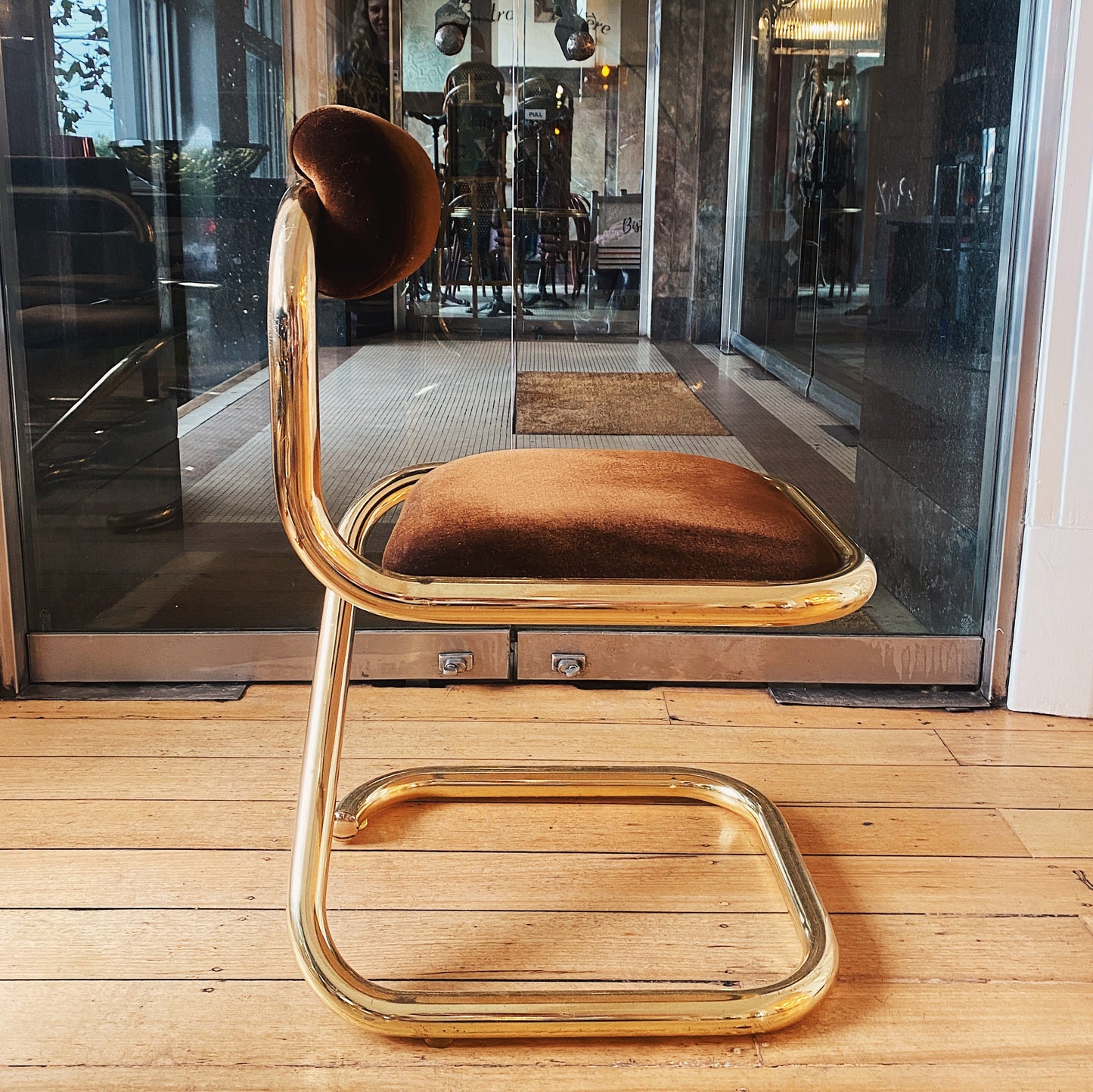 TUBEMASTERS / 1970’s Gold & Chocolate Tubular Paper Clip Chairs