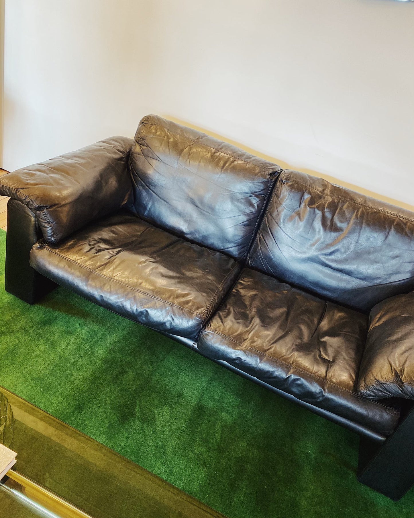 ARTIFEX / Post Modern Black Leather Two Seater Sofa