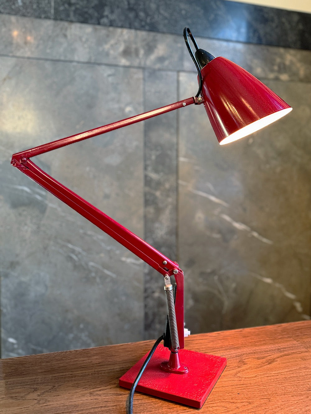 PLANET / Studio K Desk Lamp - Apple Red